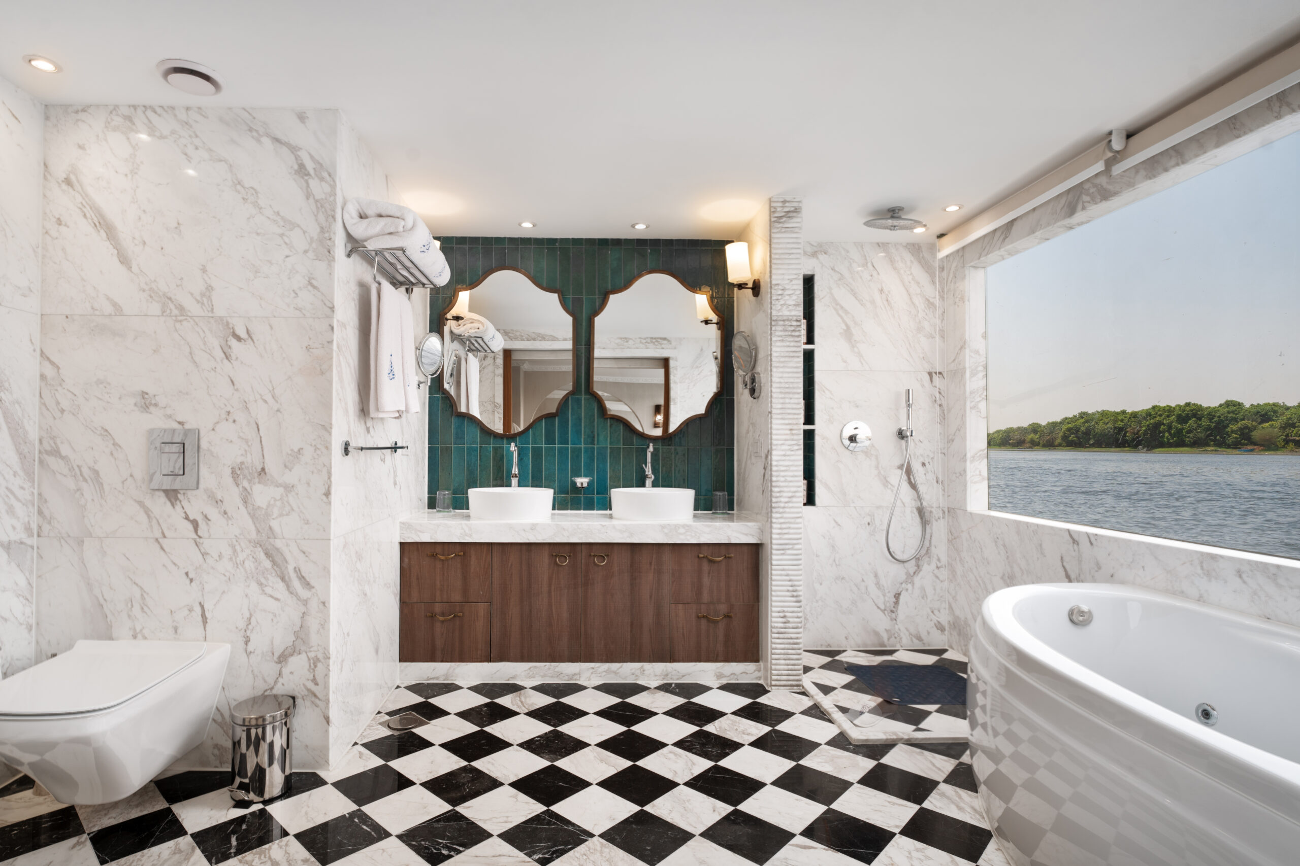 jacuzzi-suite-bathroom-by-steib-pur-reisen